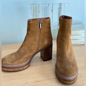 STEVE MADDEN SUEDE BOOTIES